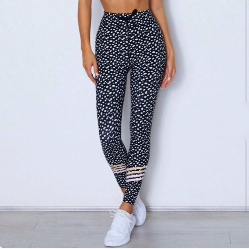 Sarah’s Day x White Fox Active 101 Day Dreamer Leggings Black White Dots Small